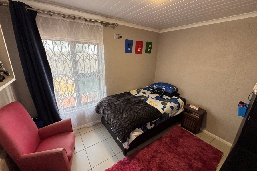 2 Bedroom Property for Sale in Goodwood Estate Western Cape